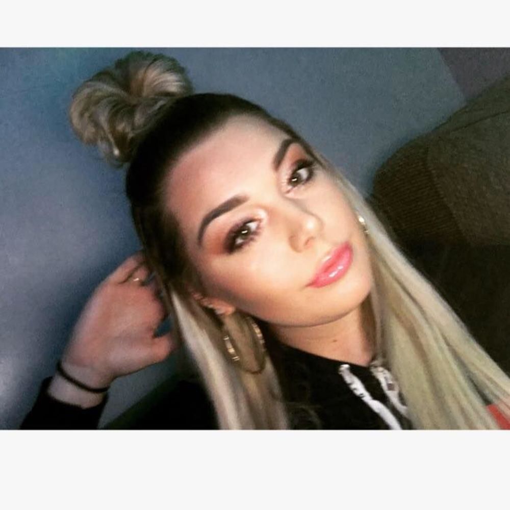 Meet your Posher, Eva